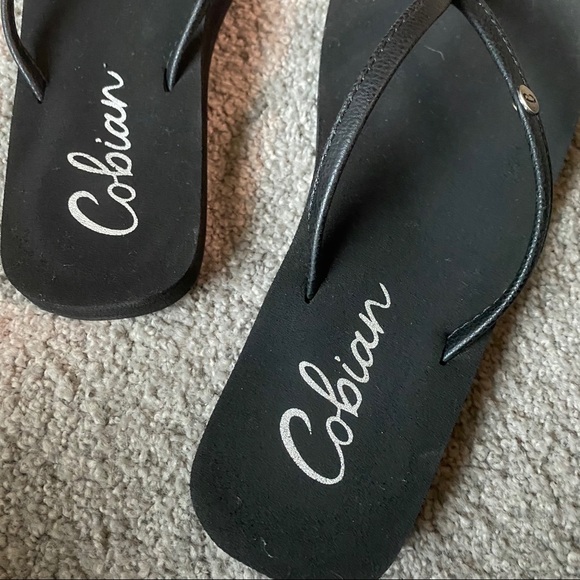 Cobian black flip flops - Picture 2 of 6